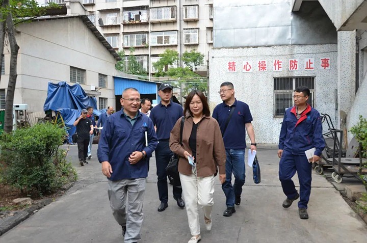 【聚焦云煤】云南省住建厅党组成员、副厅长黄媛到云南CA88工利用技术钻研院有限公司发展隔震减震技术使用情况调研