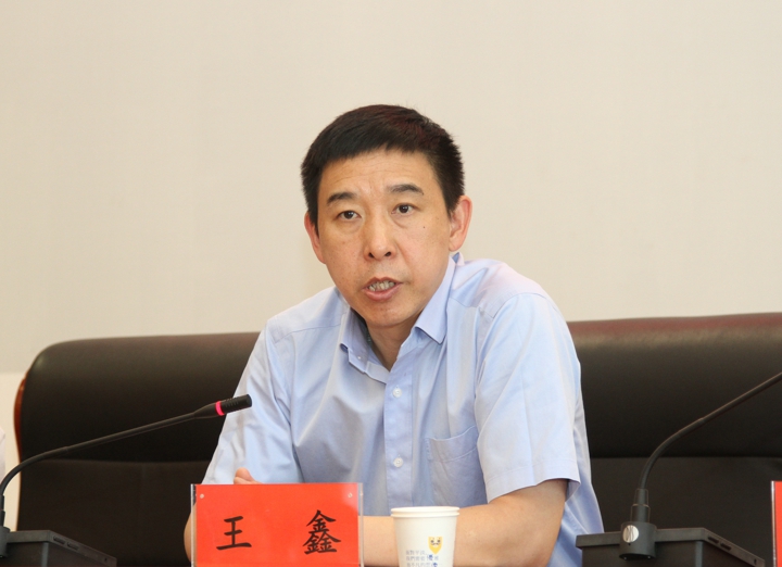 2-王书记作带头.jpg