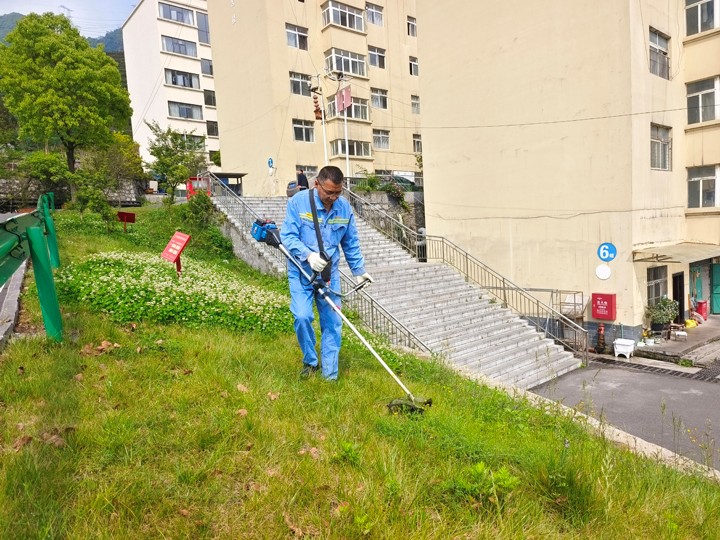 10.赵杰工作照.jpg